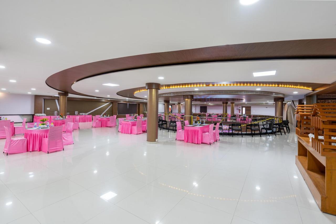 Jalashray Resort Nadiād Exteriér fotografie