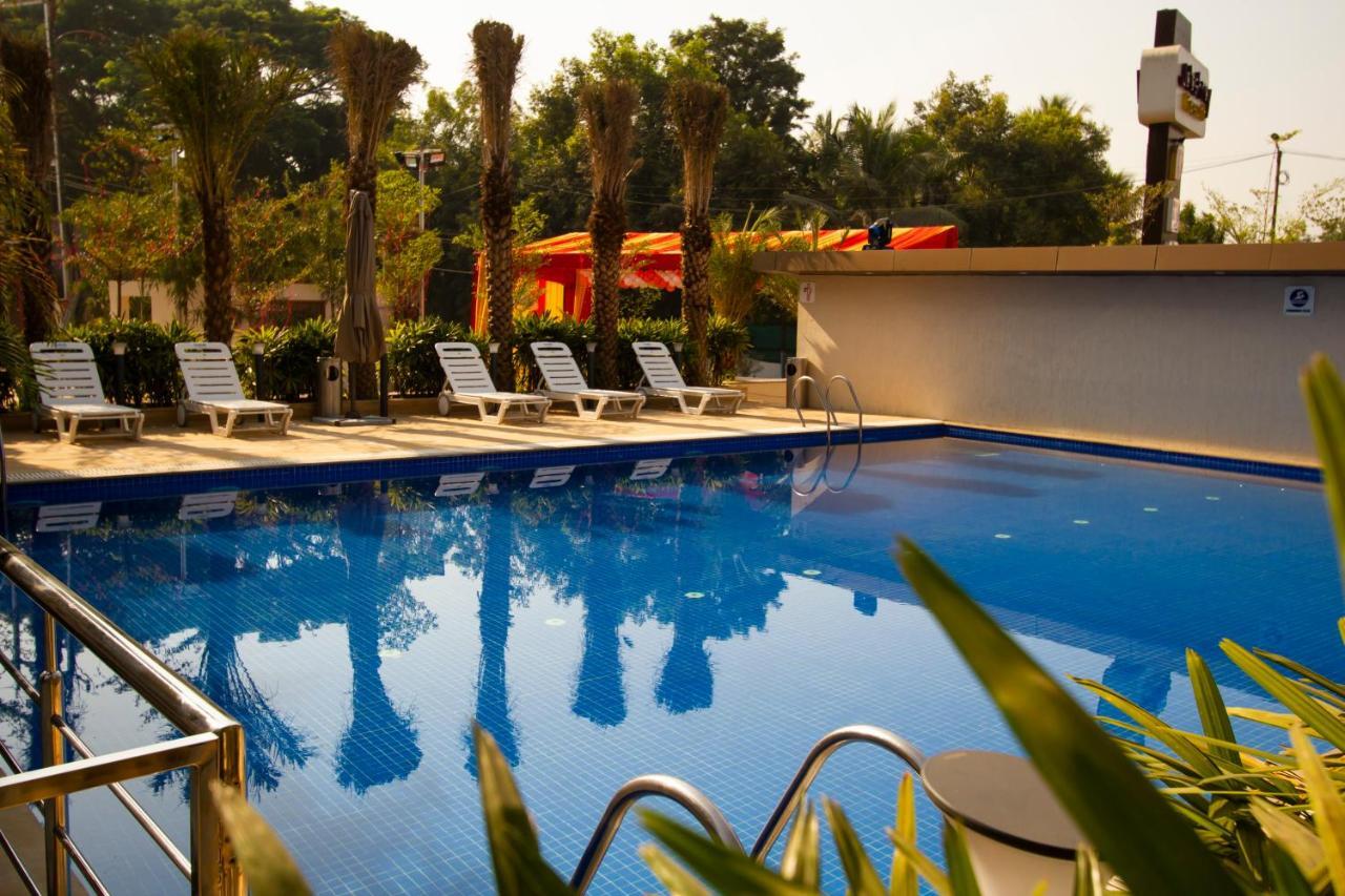 Jalashray Resort Nadiād Exteriér fotografie
