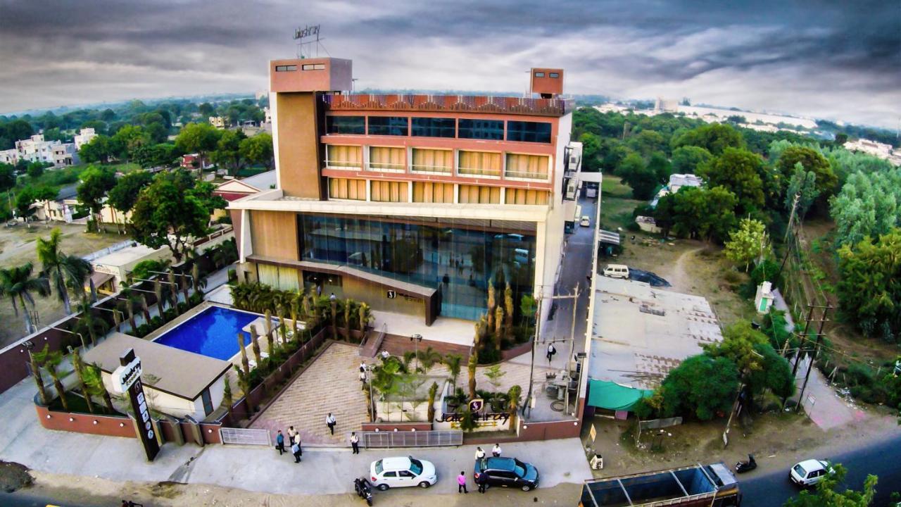 Jalashray Resort Nadiād Exteriér fotografie